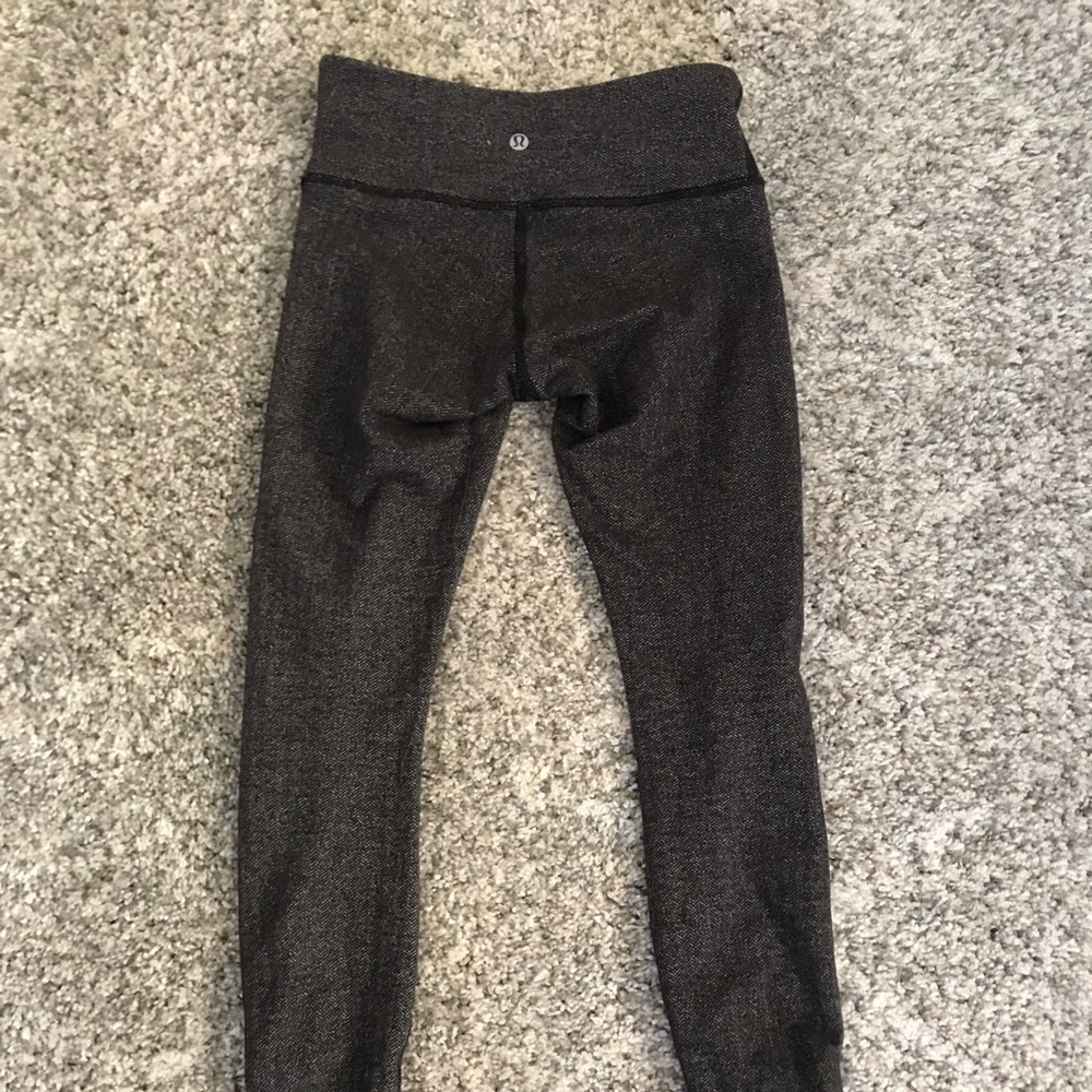 Chevron pattern low waisted lulu lemon leggings